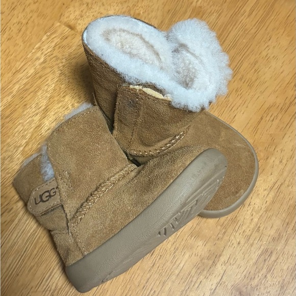 size 0/1 UGG brown boots - Picture 1 of 8